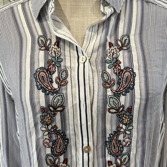 Chicos Striped Button-Up Tunic Shirt With Paisley Embroidery Front & Back size 8 - Picture 4 of 9